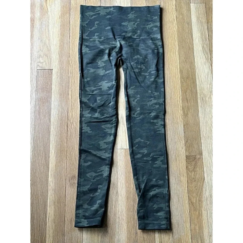 Spanx Look at Me Now Seamless Leggings in Green Camo Size M